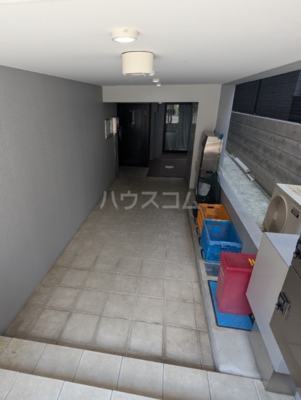 18/25 エントランス