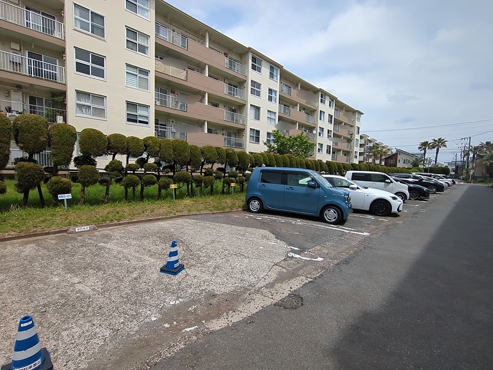28/30 駐車場