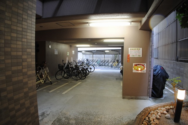 21/30 エントランス