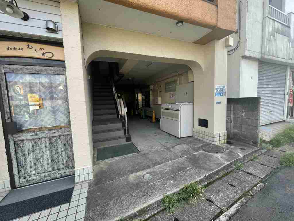 21/25 エントランス