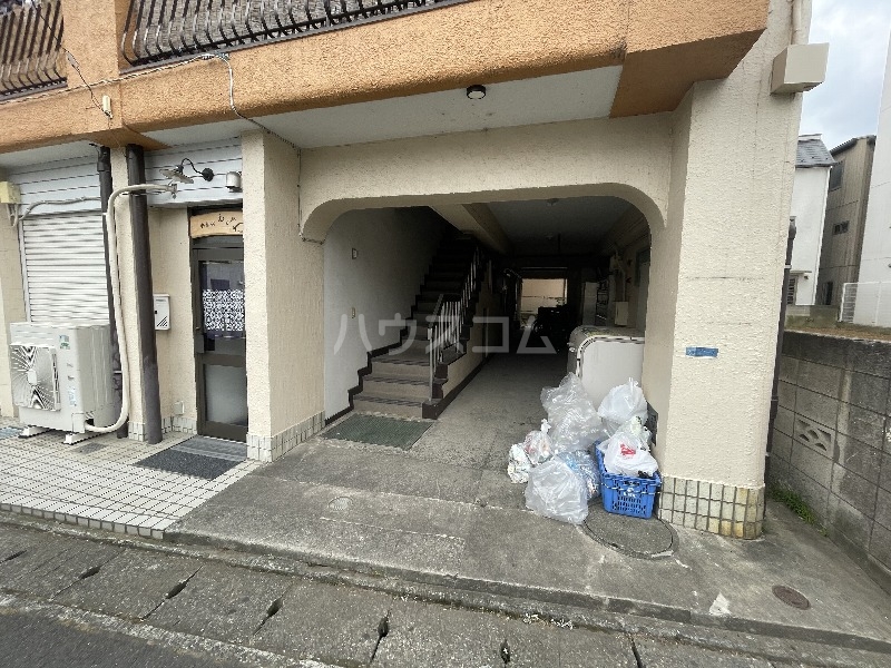 21/25 エントランス