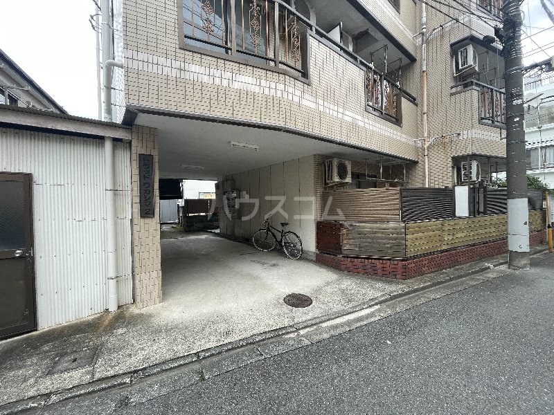 19/23 エントランス