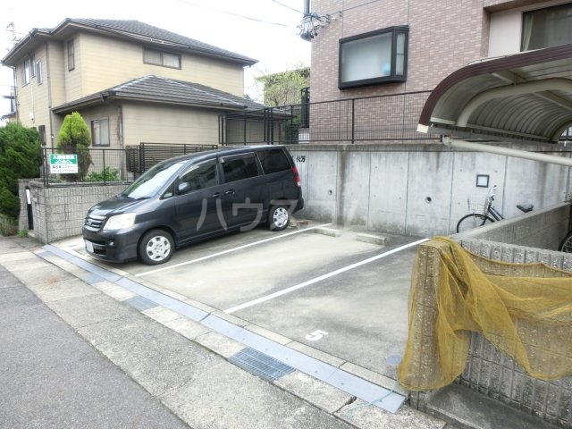 17/26 駐車場