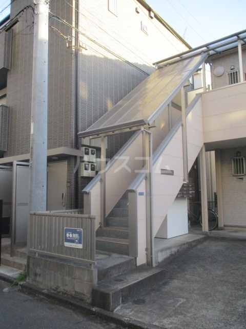 21/30 エントランス