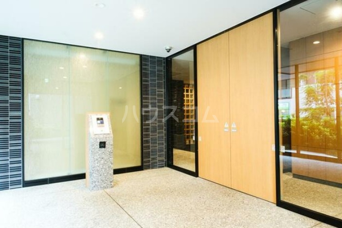 16/26 エントランス