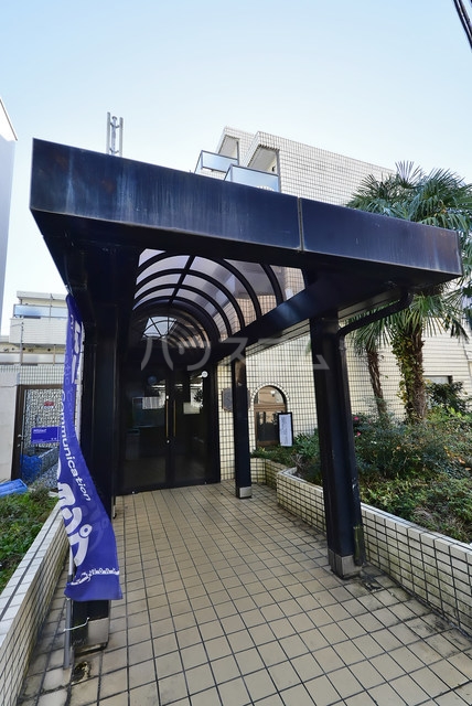 25/26 エントランス