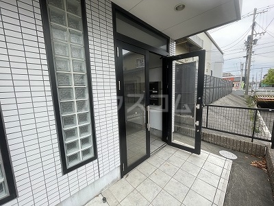 24/30 エントランス