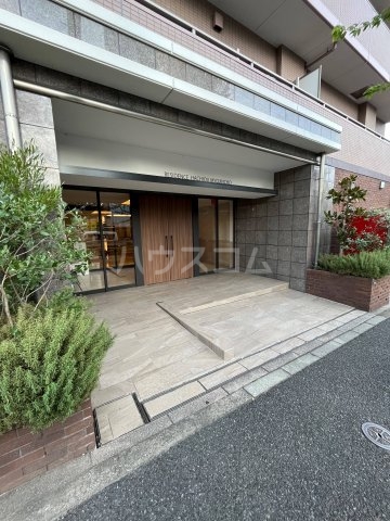 21/30 エントランス