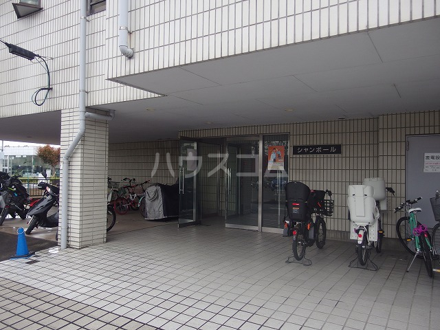 21/30 エントランス