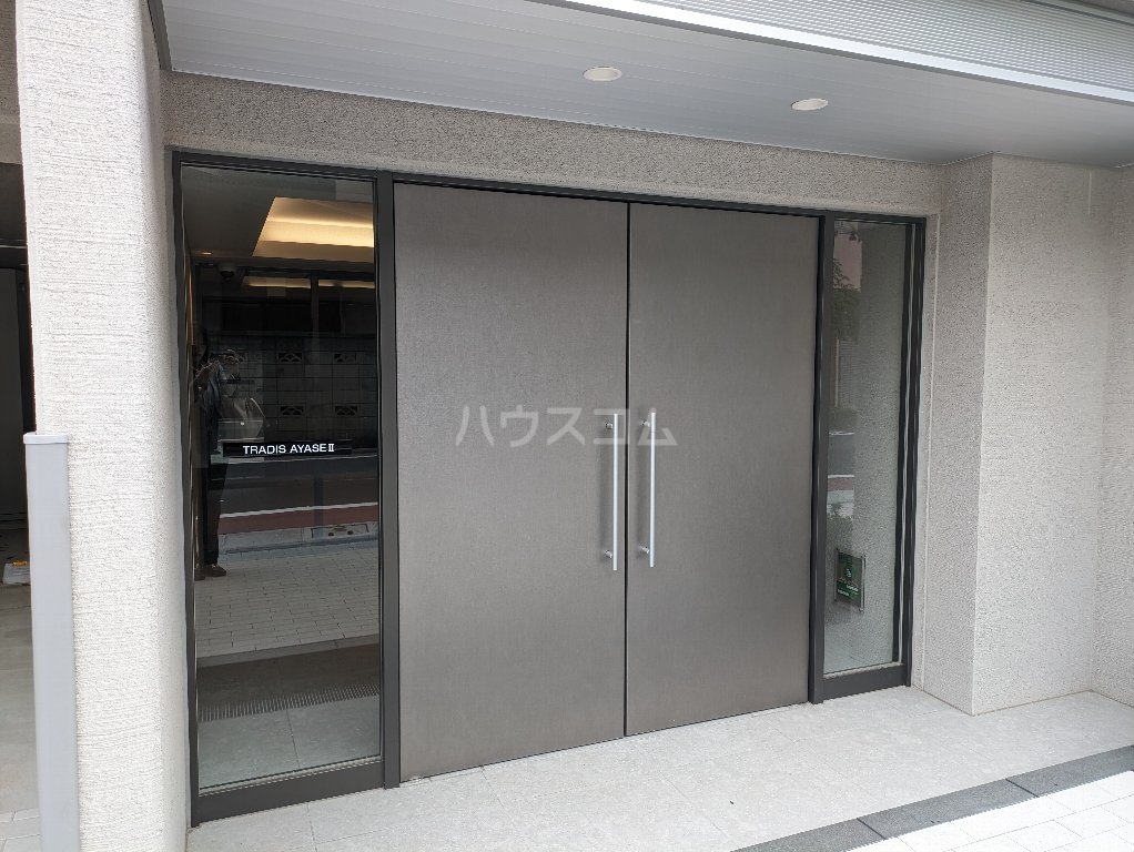 24/30 エントランス