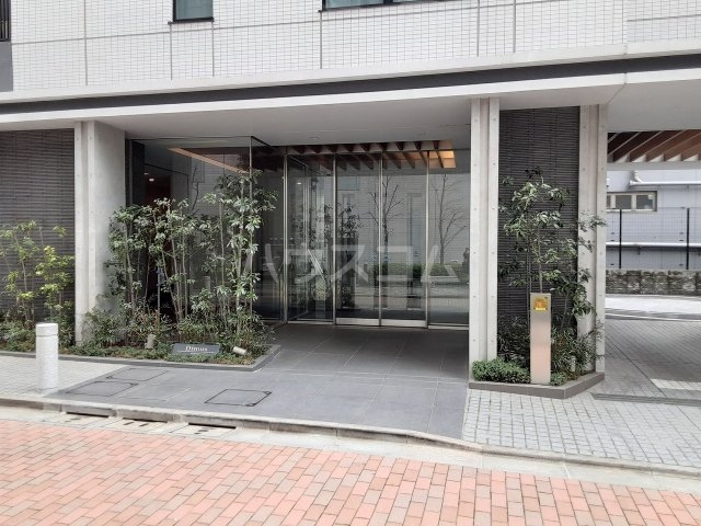 20/30 エントランス