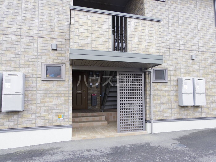 19/27 エントランス