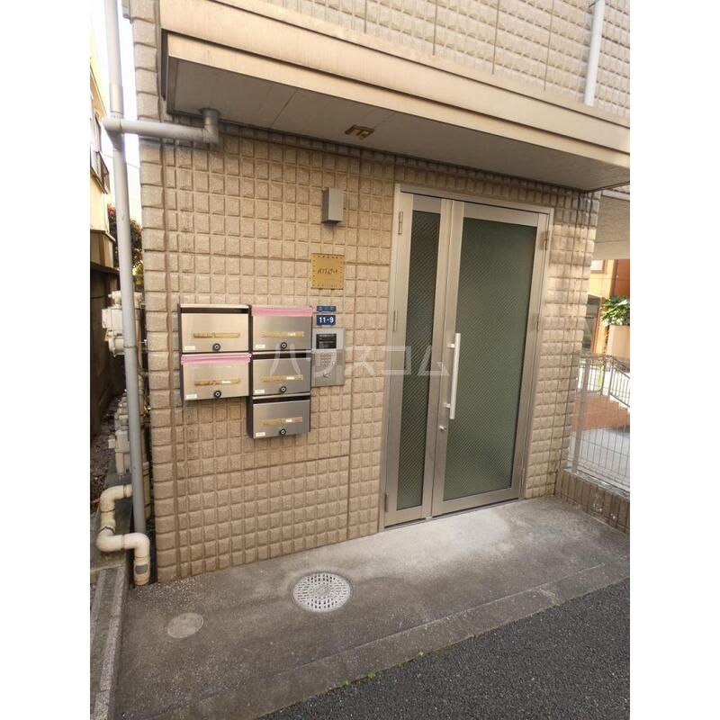 5/5 エントランス