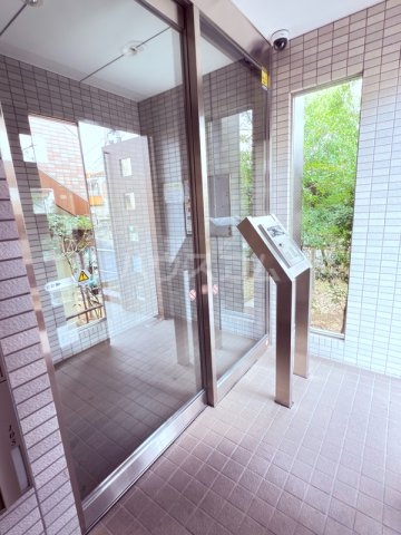 18/25 エントランス