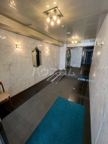 28/30 エントランス