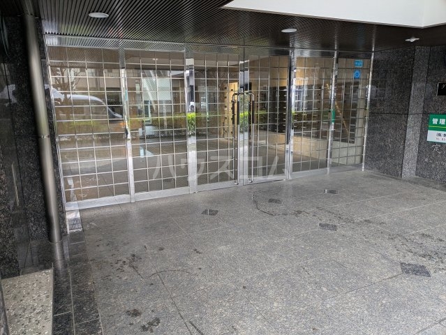 17/27 エントランス