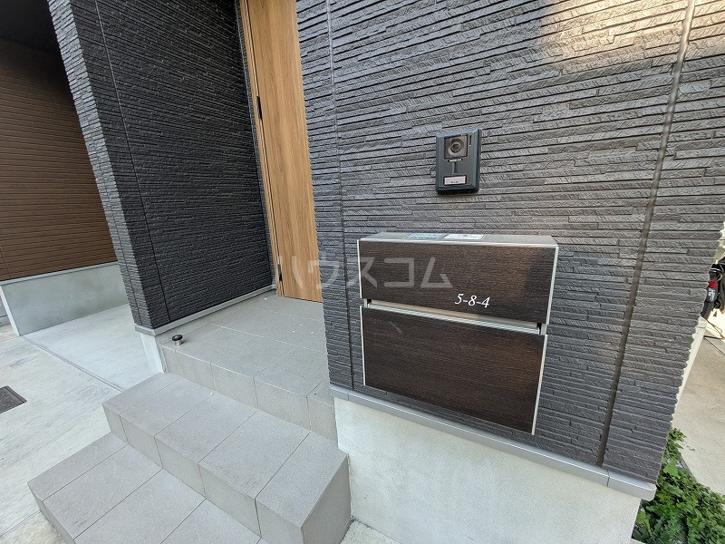 22/28 エントランス