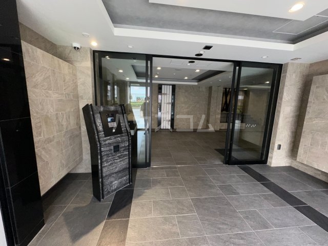 28/30 エントランス