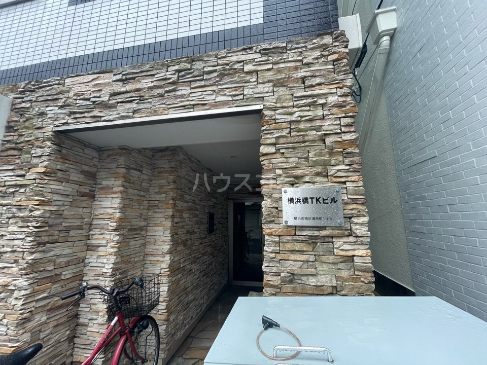 22/27 エントランス