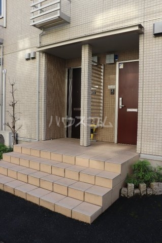 23/26 エントランス