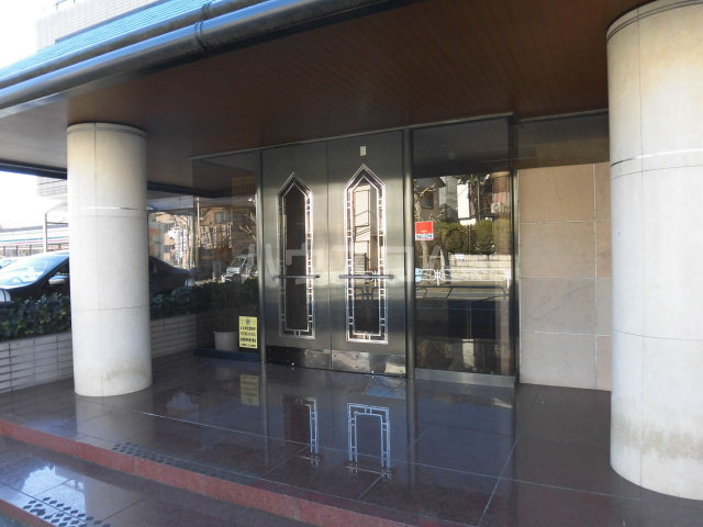 20/30 エントランス