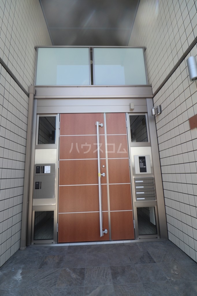 15/19 エントランス