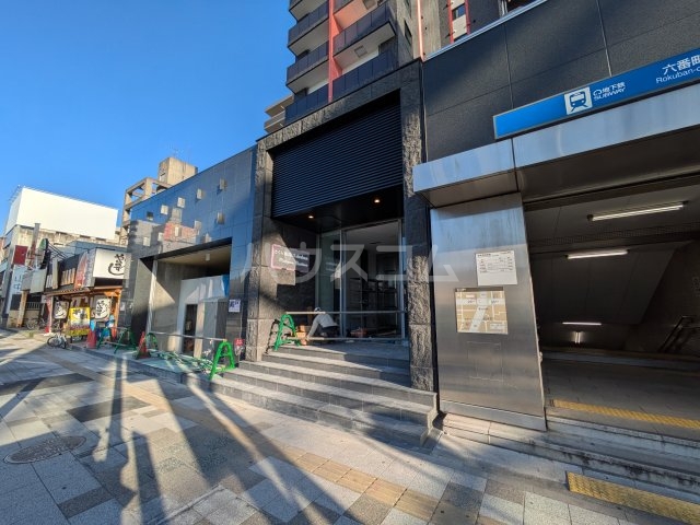 28/30 エントランス