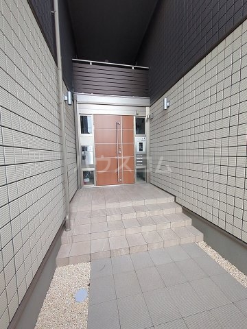 2/4 エントランス