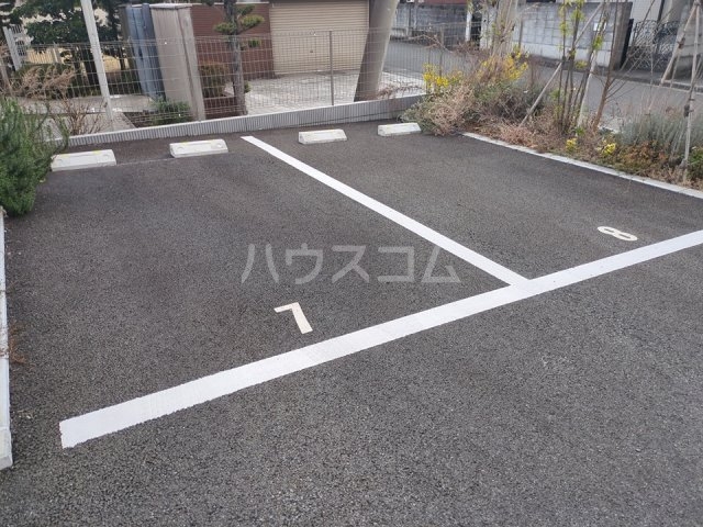 17/17 駐車場