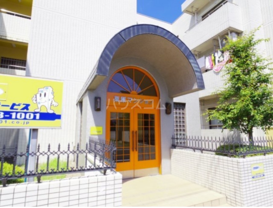 13/15 エントランス