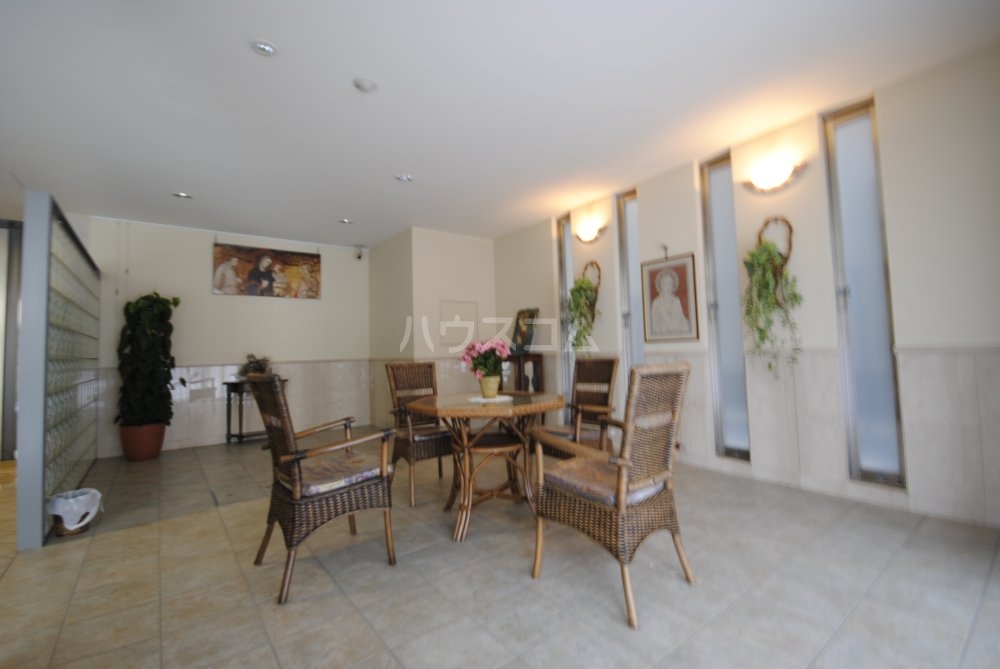 24/30 エントランス