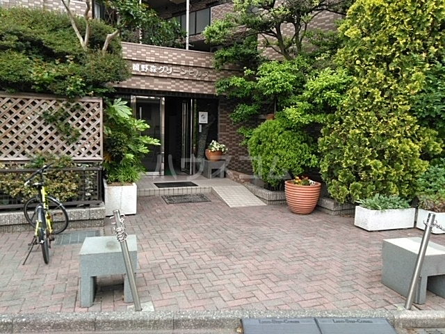 28/30 エントランス