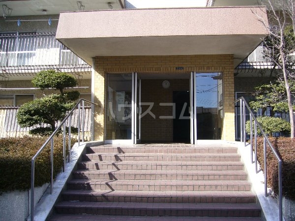 19/27 エントランス