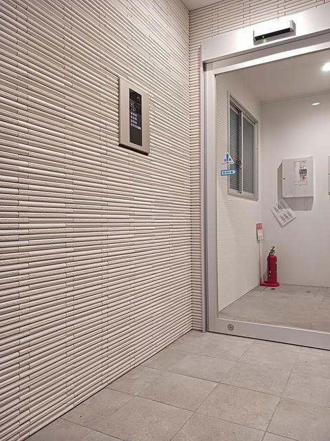 14/20 エントランス