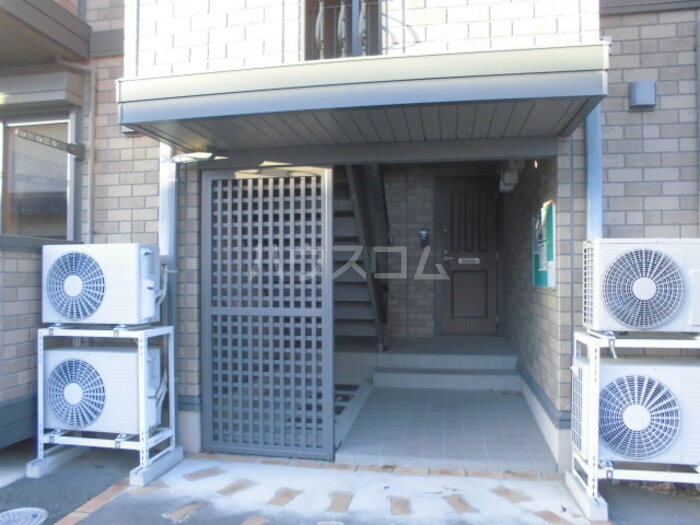 16/19 エントランス