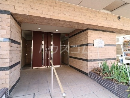 18/26 エントランス