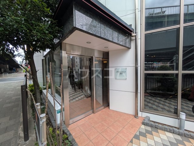 20/30 エントランス