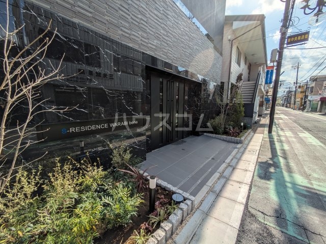 23/30 エントランス