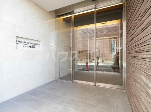 17/19 エントランス