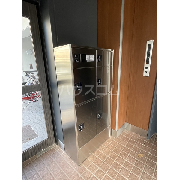 18/26 エントランス