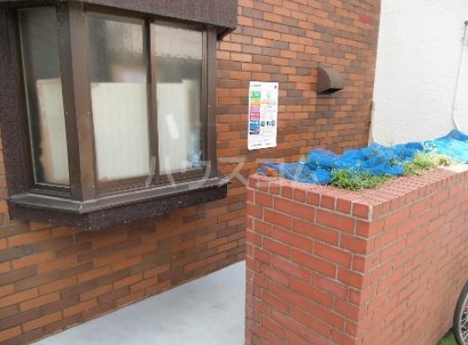 25/27 エントランス