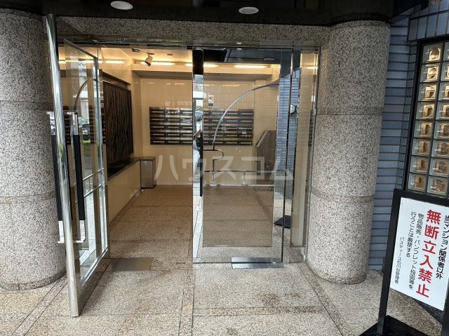 27/29 エントランス