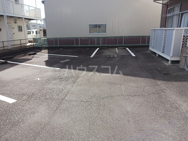 22/28 駐車場