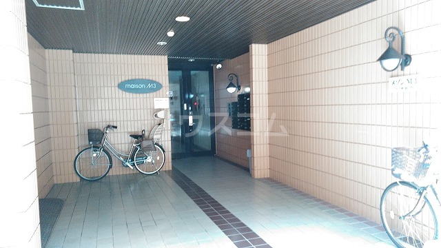 2/4 エントランス