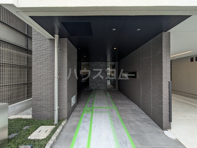 28/30 エントランス