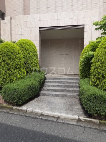 24/30 エントランス