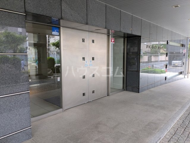 28/30 エントランス