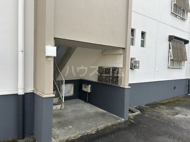 27/30 エントランス