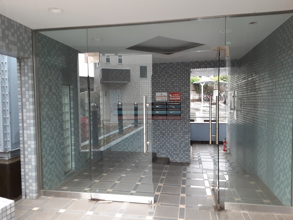 25/30 エントランス