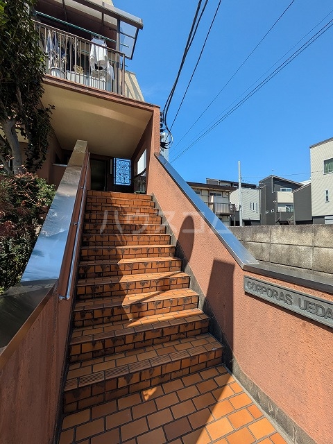 19/25 エントランス